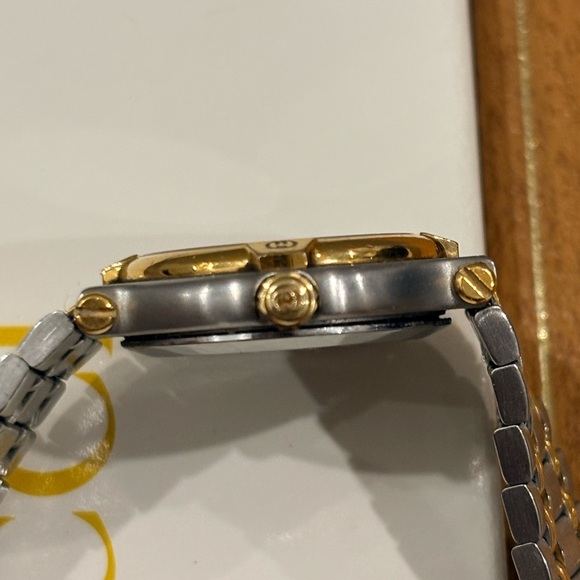 Gucci Two-Tone Silver and Gold Ladies’ Bracelet Watch - Picture 10 of 15